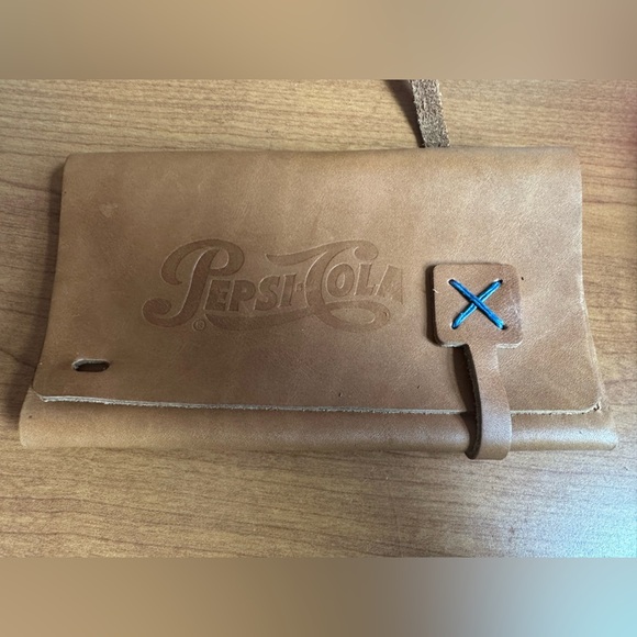 Pepsi Cola Traverse Tan Leather Cord Organizer with Pocket - Picture 2 of 6